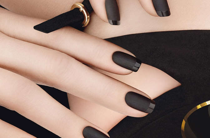 nails_black